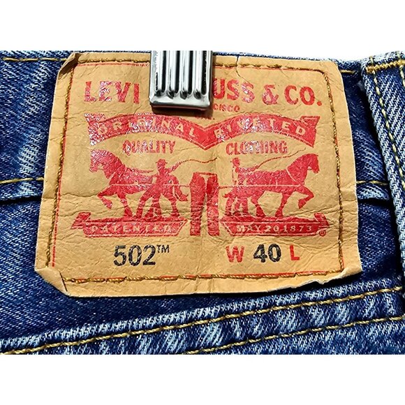 Men's Levi 502 Distressed Denim Shorts W40L - Picture 3 of 9